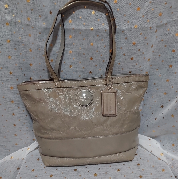 Coach Handbags - Coach tote